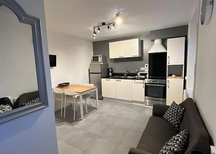 Charmante Maison - Idealement Situee